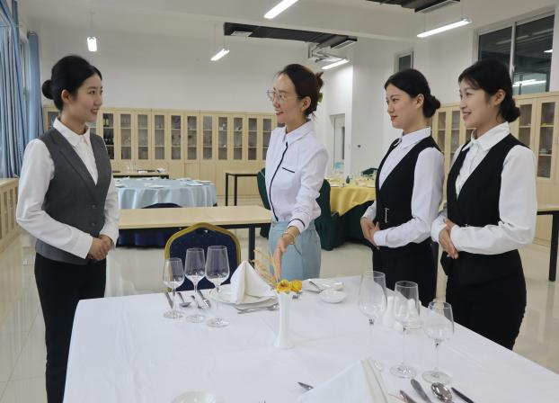 西餐休闲餐厅服务实训教学