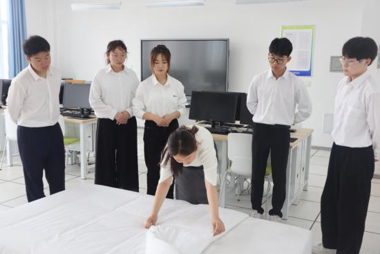 中式铺床实训教学